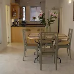 Moor Court Apartments Week2Week
